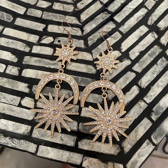 Jewelry - Celestial Drop Earrings 💫